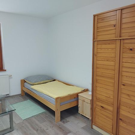 Ubytovanie Vo Dvore Badin Bagian luar foto