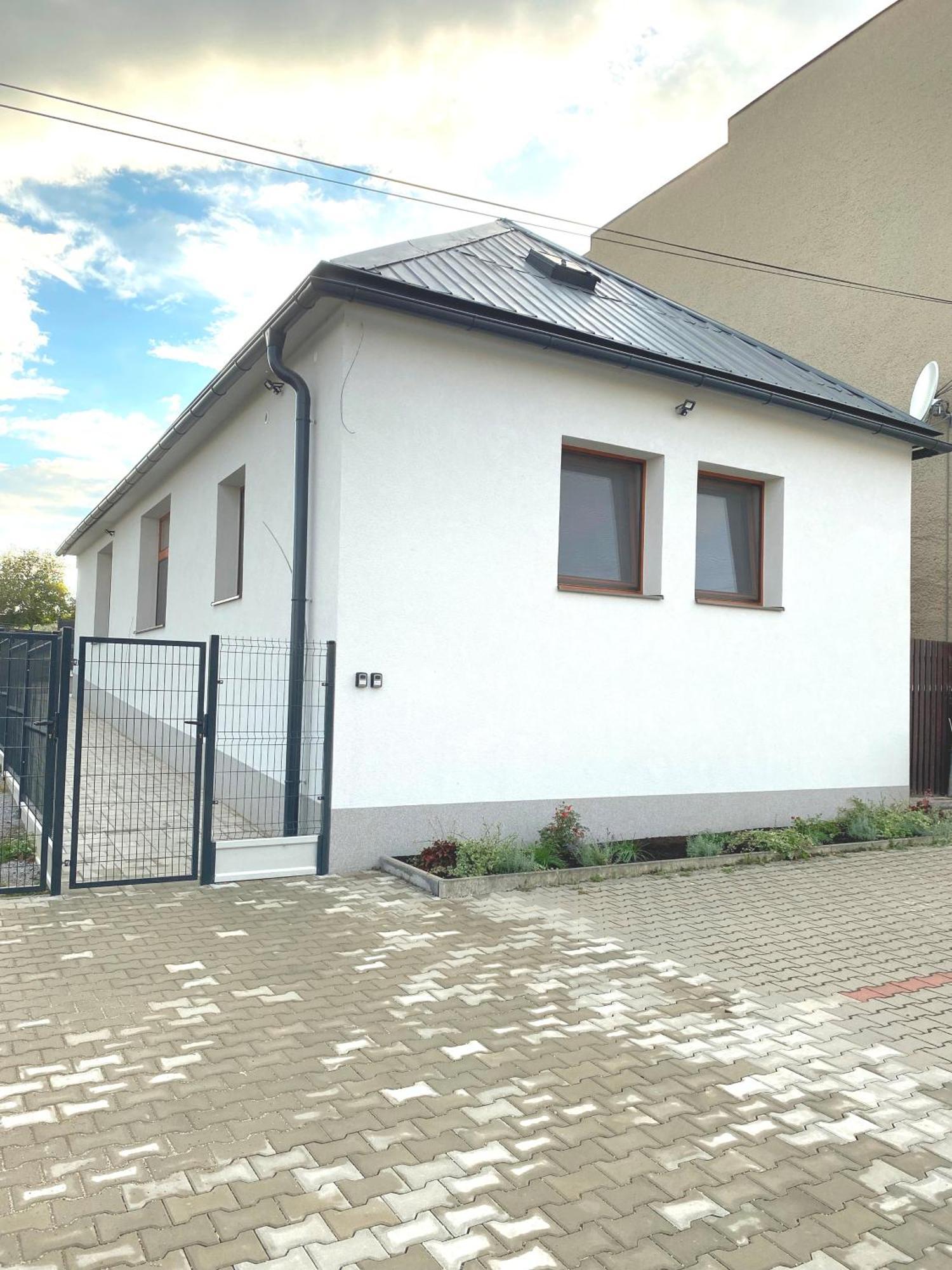 Ubytovanie Vo Dvore Badin Bagian luar foto